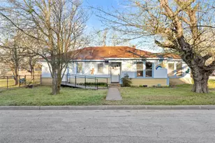 631 S Harris St, Giddings, TX 78942 - Photo 1