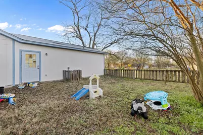 631 S Harris Street, Giddings, TX 78942 - Photo 4