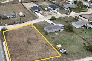 102 Crestview Dr, Liberty Hill, TX 78642 - Photo 1