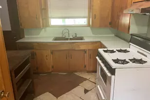 410 Hazel Ave, Rockdale, TX 76567 - Photo 2