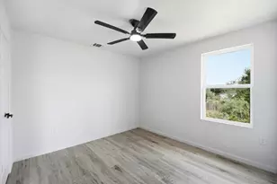 140 Lobo Ln, Cedar Creek, TX 78612 - Photo 10