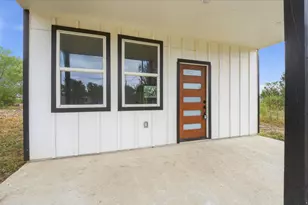 140 Lobo Ln, Cedar Creek, TX 78612 - Photo 4