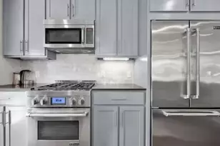 1809 W 10th St, Austin, TX 78703 - Photo 8