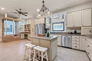 1211 Lexington St, Taylor, TX 76574 - Photo 8