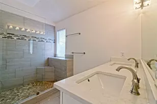 13421 Tossa Ln, Austin, TX 78729 - Photo 4