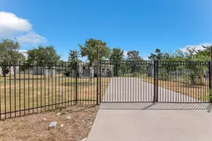 159 La Fortuna Dr, Del Valle, TX 78617 - Photo 2