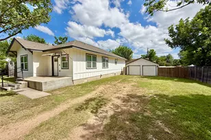 1401 W 7th St, Taylor, TX 76574 - Photo 2