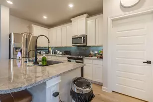 126 Periwinkle Ln, Bastrop, TX 78602 - Photo 10