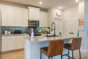 126 Periwinkle Ln, Bastrop, TX 78602 - Photo 6