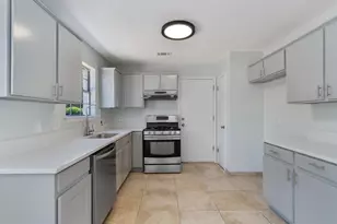 6300 Crumley Ln, Austin, TX 78741 - Photo 14