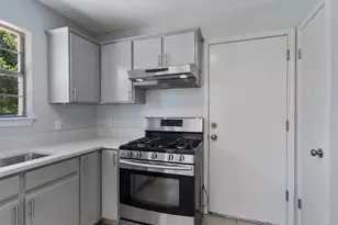 6300 Crumley Ln, Austin, TX 78741 - Photo 16