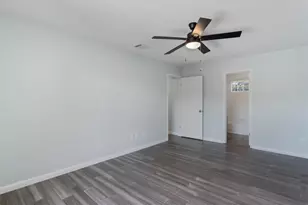 6300 Crumley Ln, Austin, TX 78741 - Photo 22