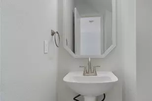 6300 Crumley Ln, Austin, TX 78741 - Photo 18