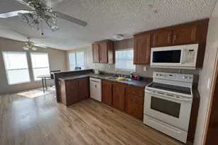 835 SW Hickory Street Street SW, Rockdale, TX 76567 - Photo 4