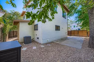 1800 E 14th St, Austin, TX 78702 - Photo 32