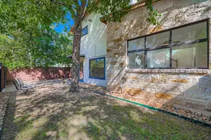 1800 E 14th St, Austin, TX 78702 - Photo 30