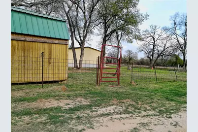 1042 Los Ranchitos Road, Cameron, TX 76520 - Photo 16