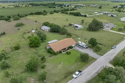 12800 Quarterhorse Drive, Elgin, TX 78621 - Photo 38