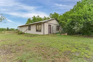12800 Quarterhorse Dr, Elgin, TX 78621 - Photo 28