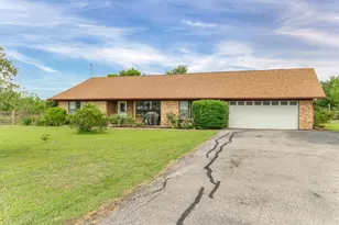 12800 Quarterhorse Dr, Elgin, TX 78621 - Photo 2