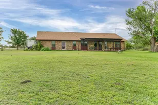 12800 Quarterhorse Dr, Elgin, TX 78621 - Photo 30