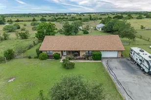 12800 Quarterhorse Dr, Elgin, TX 78621 - Photo 2