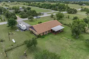 12800 Quarterhorse Dr, Elgin, TX 78621 - Photo 32