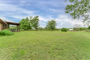 12800 Quarterhorse Dr, Elgin, TX 78621 - Photo 26