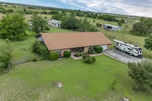 12800 Quarterhorse Dr, Elgin, TX 78621 - Photo 36