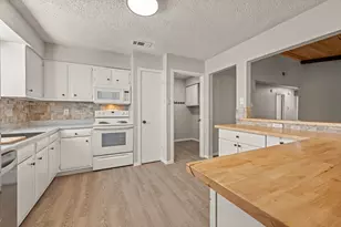 12233 Forsythe Dr, Austin, TX 78759 - Photo 10