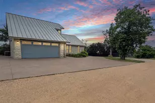 19110 Hornsby Ln, Spicewood, TX 78669 - Photo 2