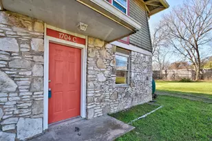 1704 E M. Franklin Ave, Austin, TX 78721 - Photo 1