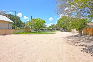 2221 Gruene Rd Rd, New Braunfels, TX 78130 - Photo 30