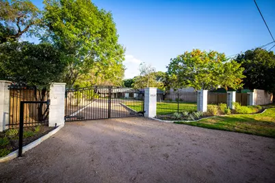 2221 Gruene Rd Road, New Braunfels, TX 78130 - Photo 4