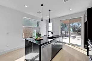 1117 Lawson Ln, Austin, TX 78702 - Photo 10