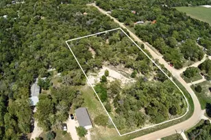 198 Wayside Dr, Elgin, TX 78621 - Photo 2