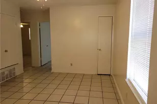 1609 Jones St, Taylor, TX 76574 - Photo 4
