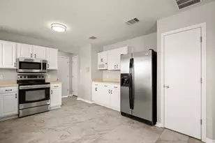 219 Brown St, Hutto, TX 78634 - Photo 8