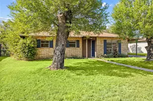 160 Gaeke St, Giddings, TX 78942 - Photo 2