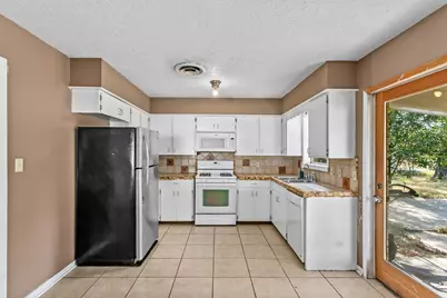 160 Gaeke Street, Giddings, TX 78942 - Photo 8