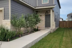 136 Eagles Dare Ln, Jarrell, TX 76537 - Photo 2