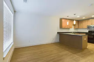 711 W 32nd St, Austin, TX 78705 - Photo 4