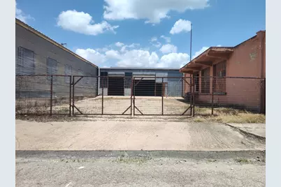 219 E 3rd Street, Taylor, TX 76574 - Photo 2