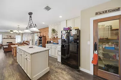 385 S Caldwell Street, Giddings, TX 78942 - Photo 8