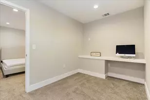 935 La Posada Dr, Austin, TX 78752 - Photo 22