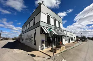 101 Story Ave, Florence, TX 76527 - Photo 1