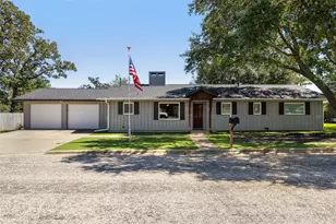 364 Woodland Ave, Giddings, TX 78942 - Photo 4