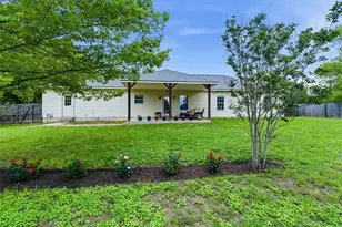 1221 Lovers Ln, Bastrop, TX 78602 - Photo 28
