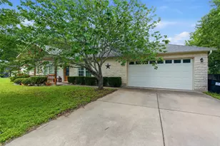 1221 Lovers Ln, Bastrop, TX 78602 - Photo 4
