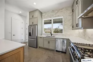 18305 Lake Oaks Dr, Jonestown, TX 78645 - Photo 16
